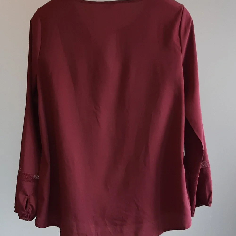 Old Navy blouse. long sleeved pull on .  Size Medium.  Burgundy. - Picture 7 of 13